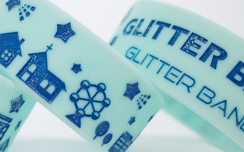 デザイン部分にラメ入りリストバンド