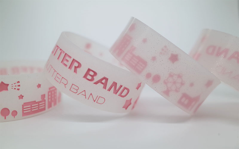 ラメ入りクリアリストバンド