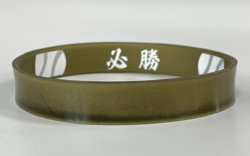 金色・銀色本体の色味にムラが出てしまうことがあります