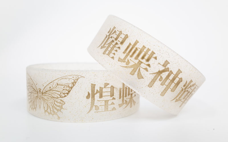 金色ラメ本体に金色印刷のリストバンド