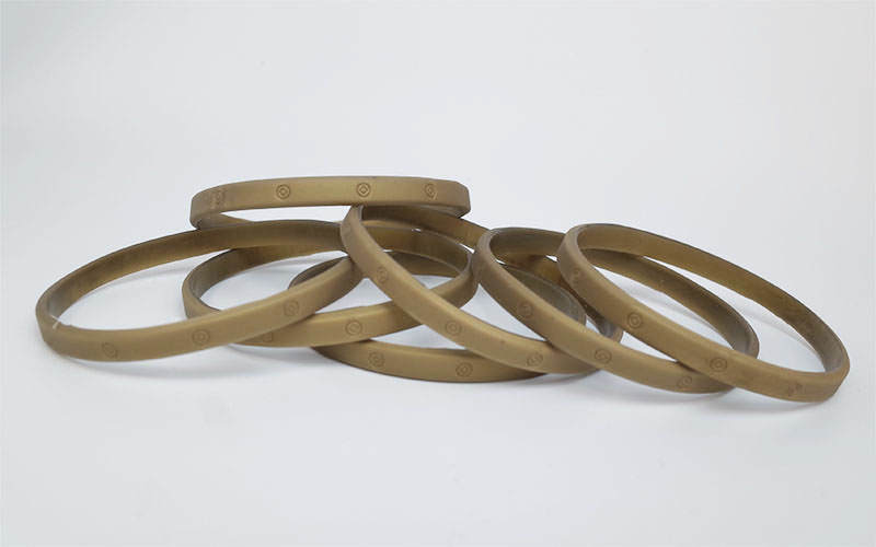 ゴールドシリコンブレスレット