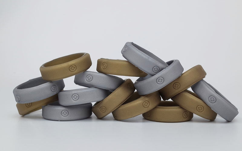 金銀ラバー製の指輪