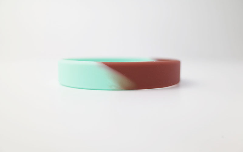 ミントとチョコレート色のシリコンリストバンド