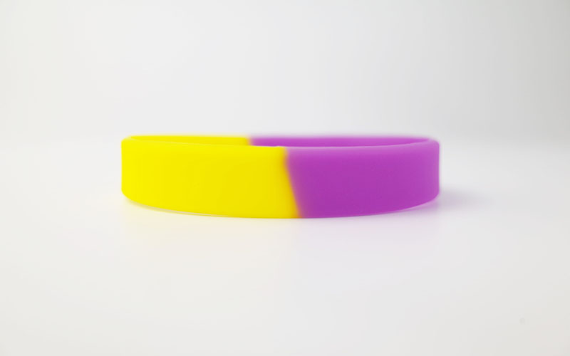 黄色と紫のラバーバンド