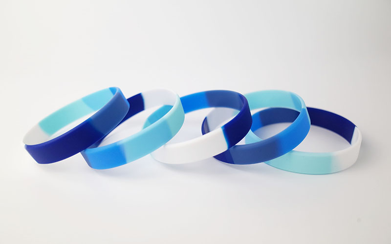 ブルー系のグラデーション風リストバンド